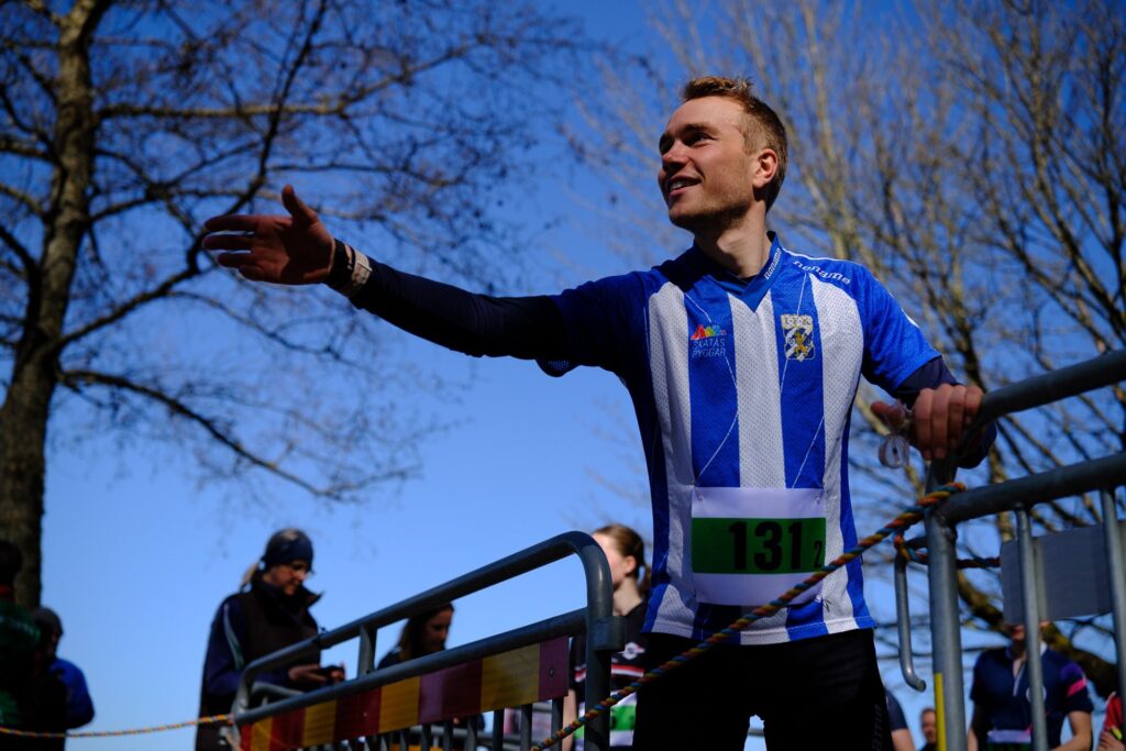 Kasper Harlem Fosser växlar i O-stafetten